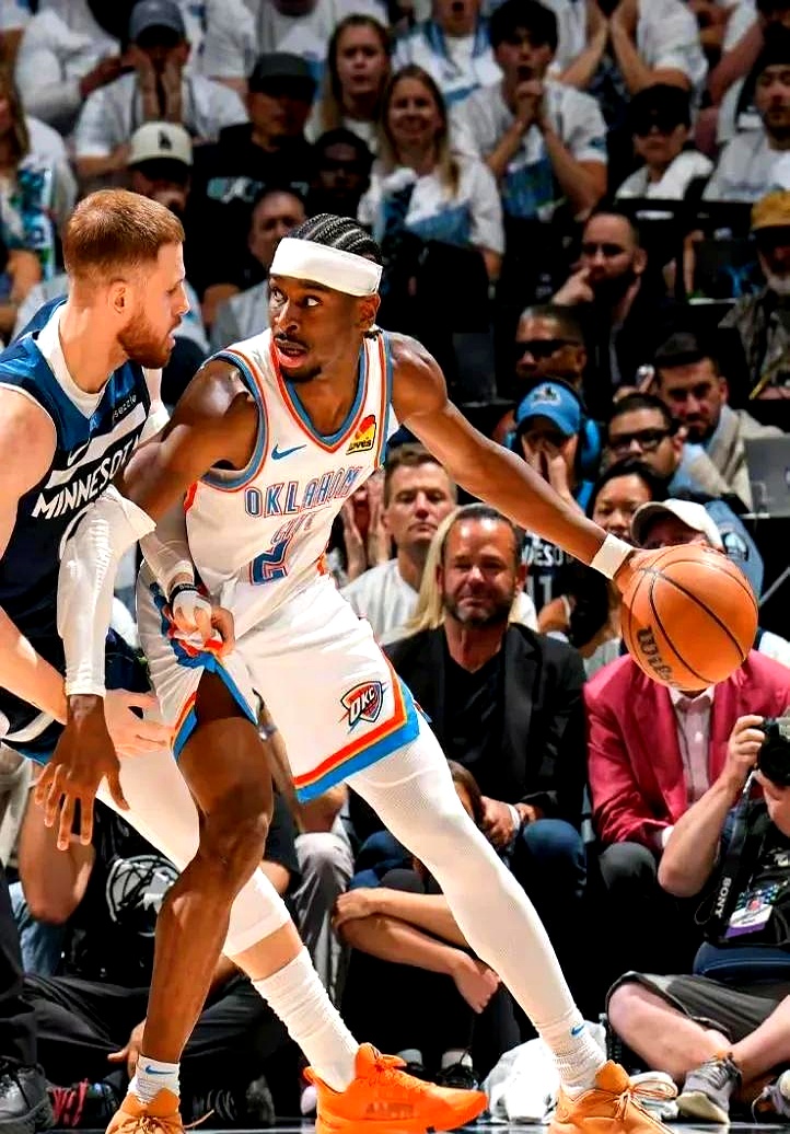 俄克拉何马城雷霆后卫狂扣，逆袭胜出