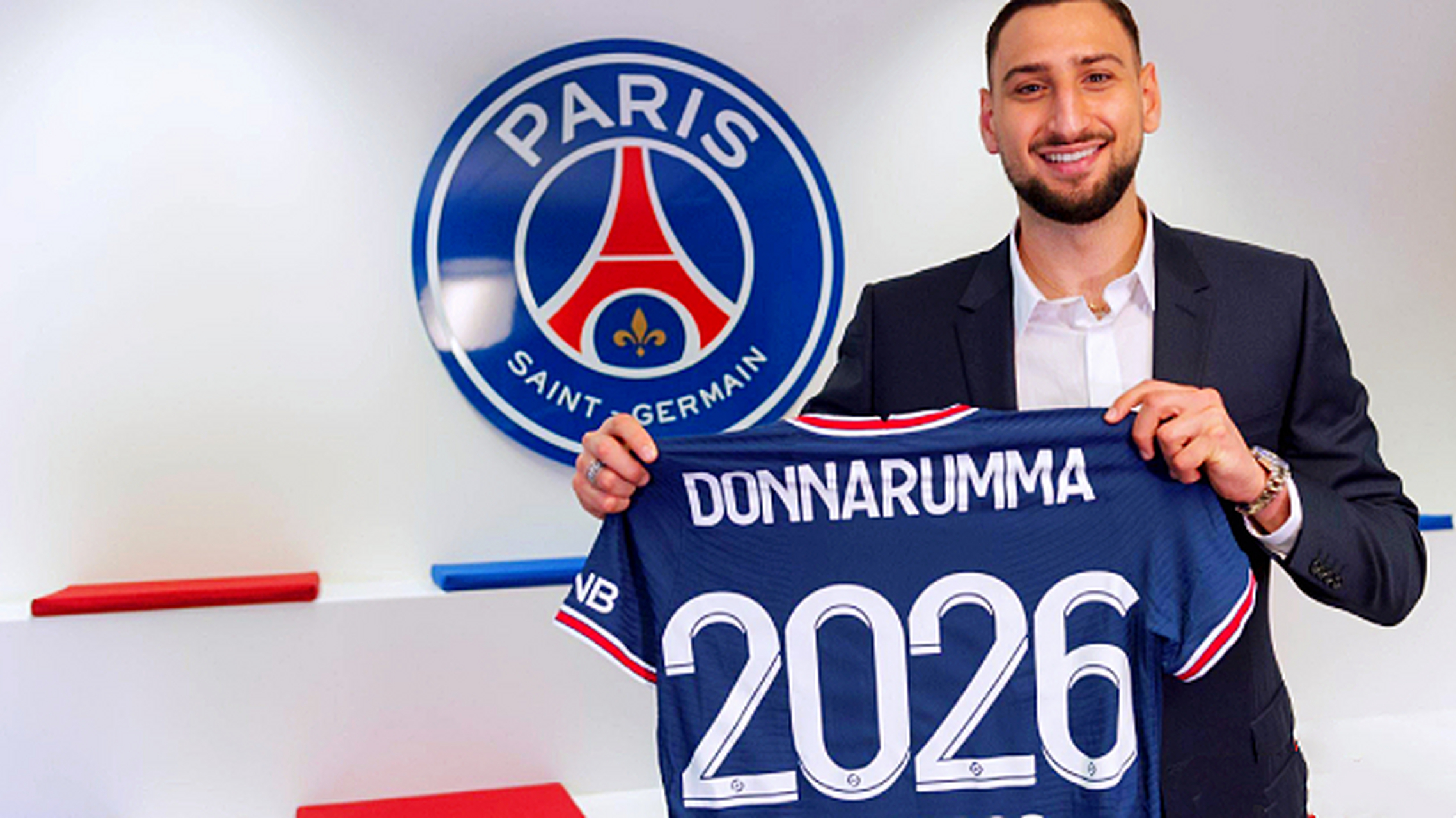 乐鱼在线娱乐-巴黎圣日耳曼宣布签约比利时国脚穆纳