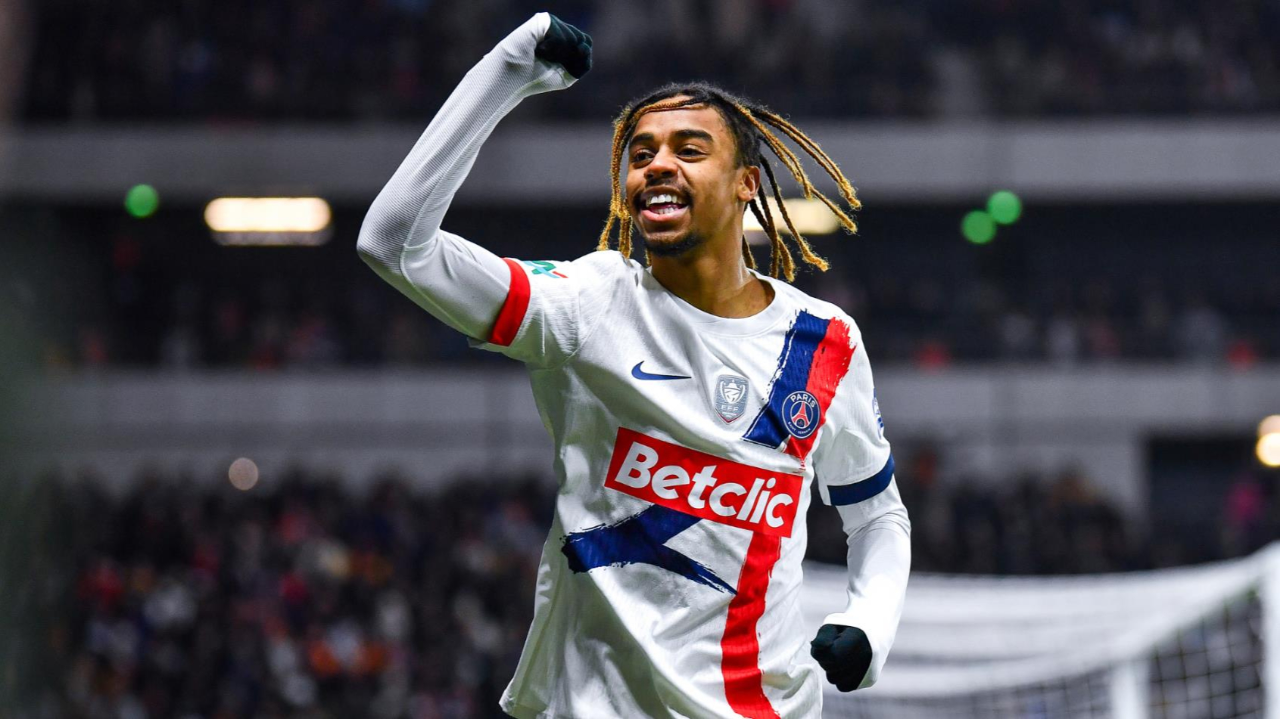 巴黎圣日耳曼宣布签约比利时国脚穆纳