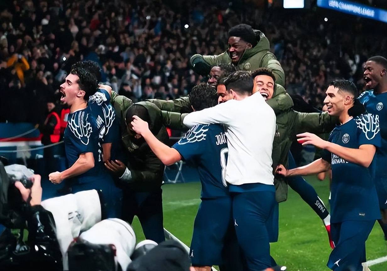 巴黎索尔主教练调整战术,备战法甲比赛 巴黎索尔主教练调整战术,备战法甲比赛