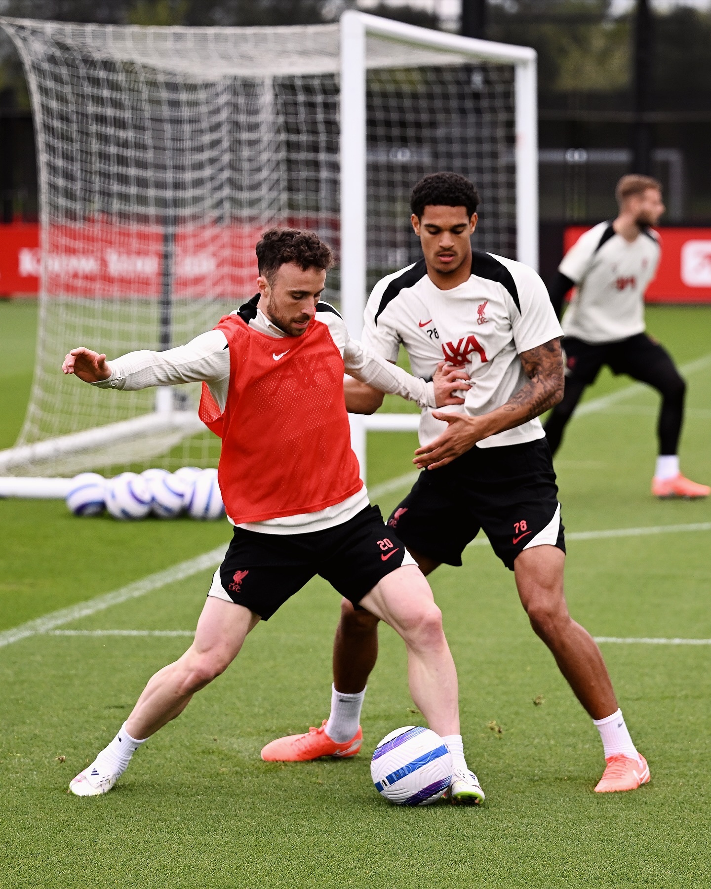 乐鱼体育-利物浦主场战胜阿森纳，保住欧冠席位