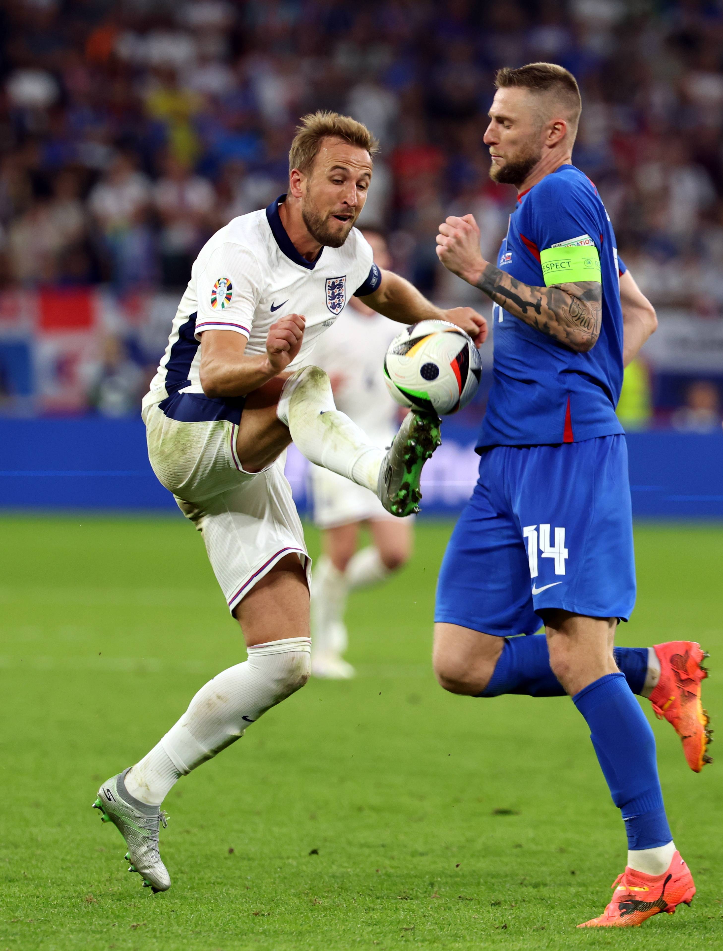 英格兰队备战欧洲杯预选赛，全力争取胜利