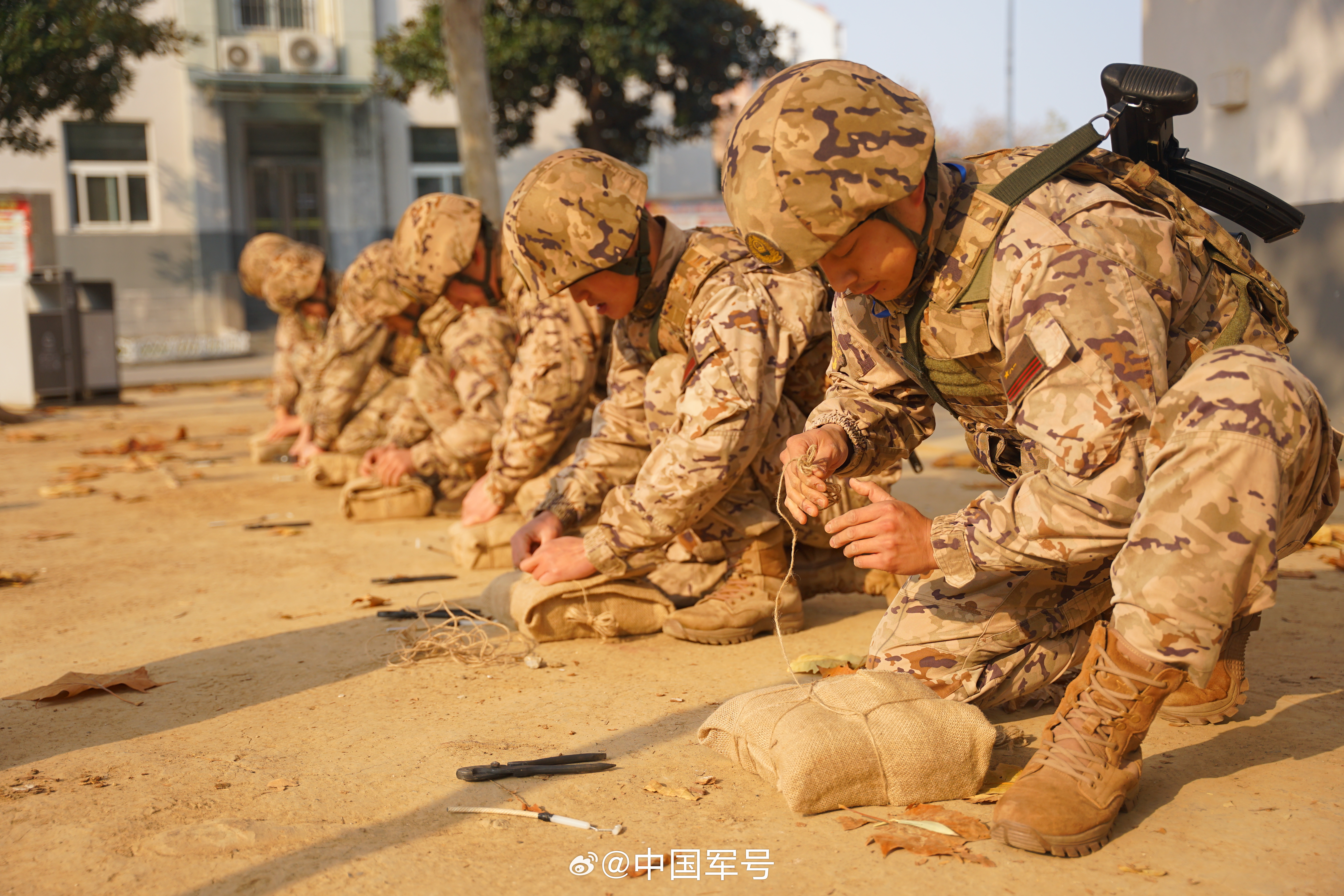 乐鱼体育-教练在备战期间加强球员的耐力训练
