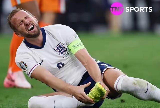 -包含裁判质疑再现！公正竞技火热讨论的词条